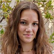 Profesora de aleman nativa con previa experiencia ofrece dar clases particulares a niños (preferiblemente online) en Barcelona. 
Estudio en el colegio aleman de Barcelona y soy la mejor de la clase en esta materia